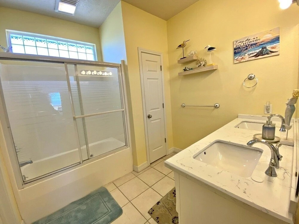 Stay Salty 3 Bedroom Home by RedAwning