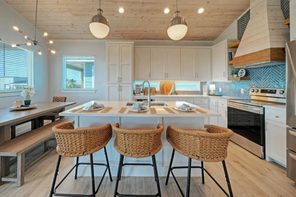 Coastal Retreat w/ Pool, Firepit, BBQ & Outdoor TV Lounge Deja Blue by Avantstay