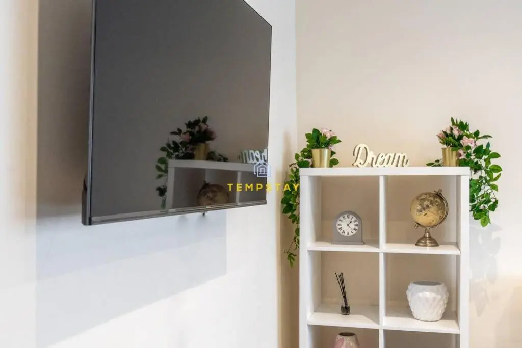 5 Bed/4 Bath At Wembley Stadium & Free Parking