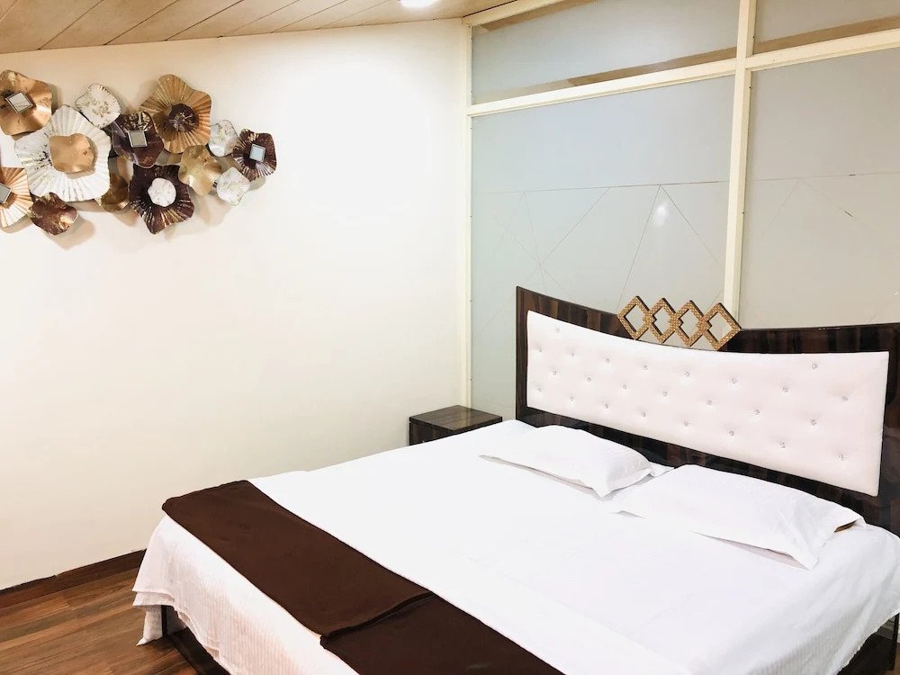 Spicy Mango Malhotra's Pristine Villa