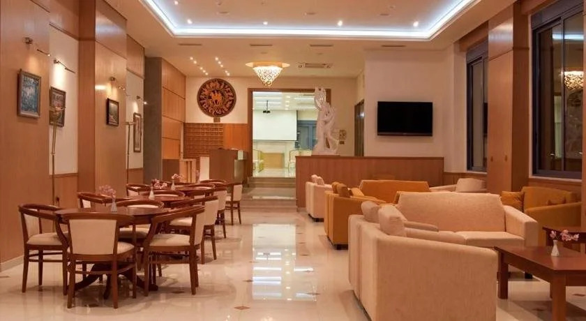 Saronis Hotel