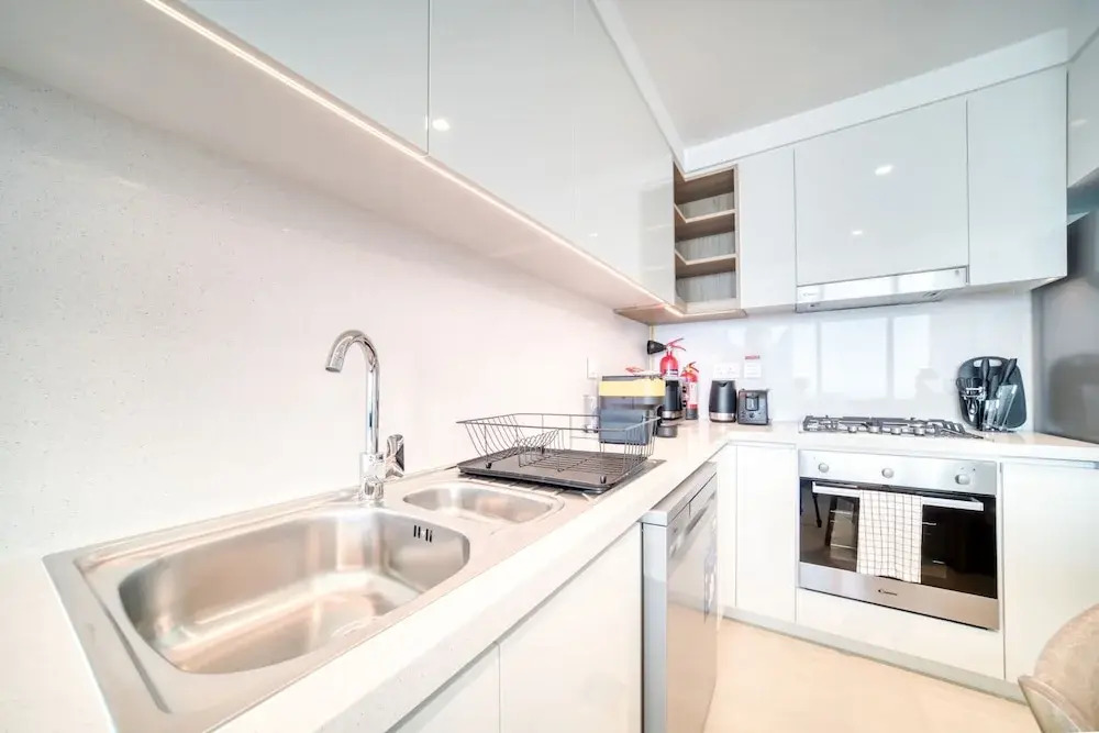 Classy Downtown 2BR w City View Balcony