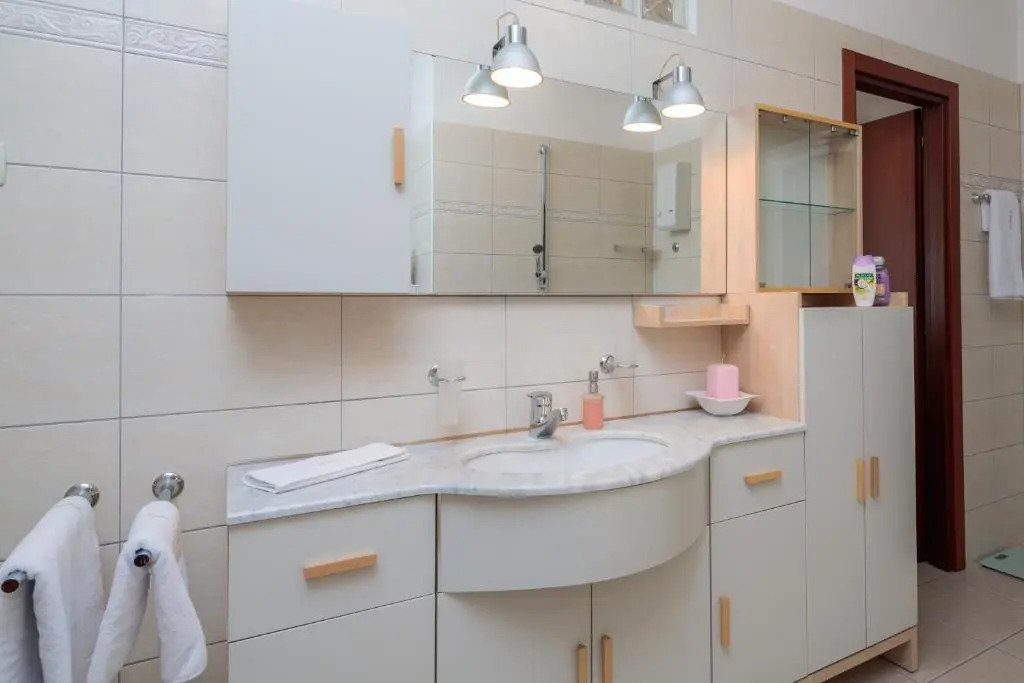 Seaside Apartment Gold 1row