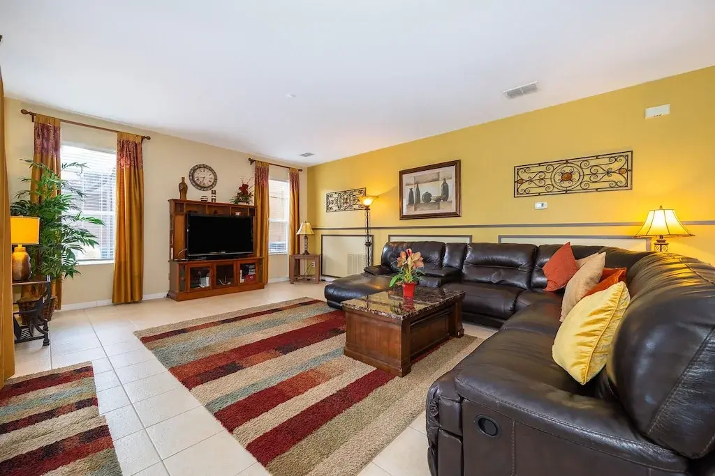 Luxury 6 Bed Villa with Lake View close to Disney, Kissimmee, US