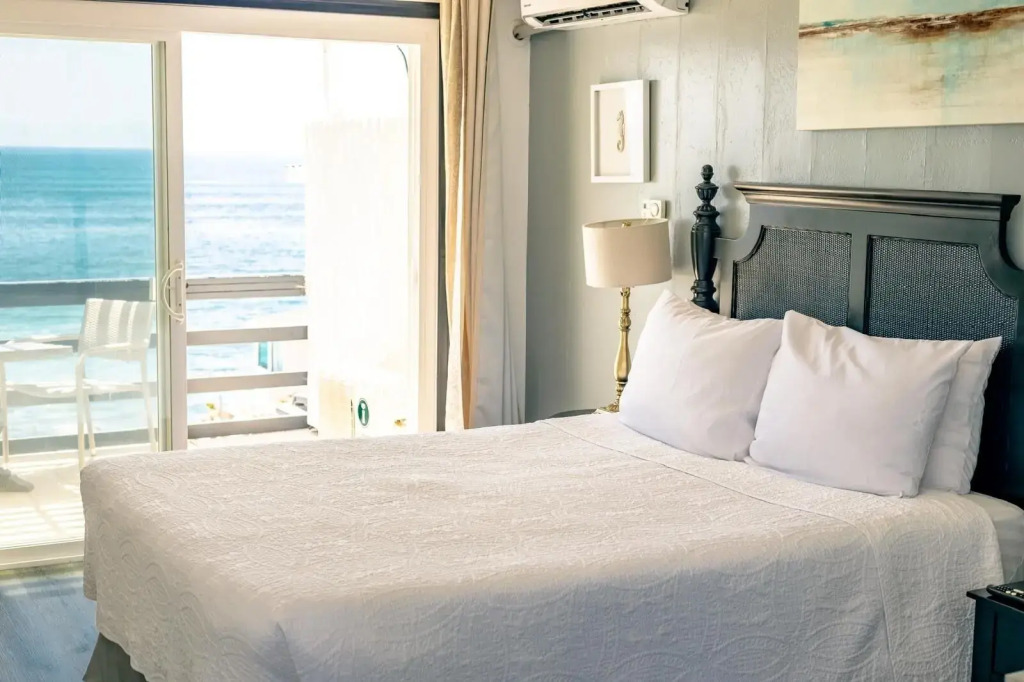 Seaside Laguna Inn & Suites