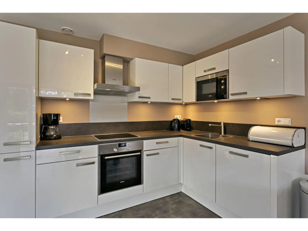 Luxury villa 2 minutes from the beach with a spacious garden and veranda
