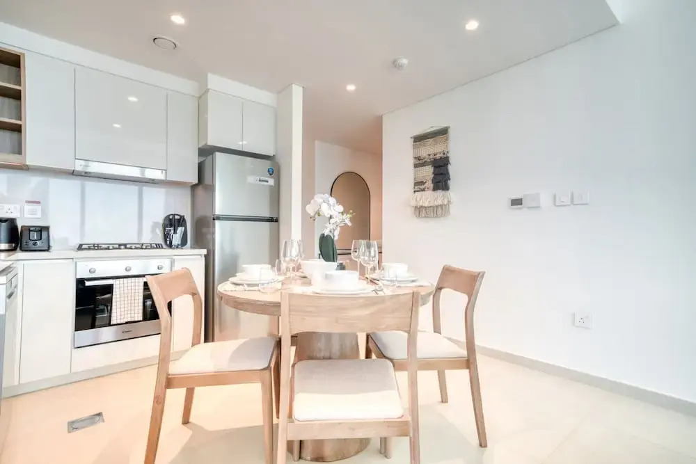 Classy Downtown 2BR w City View Balcony