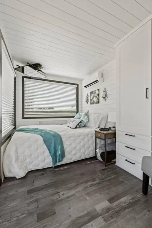 New Wilderness Hideout-cozy Container Home