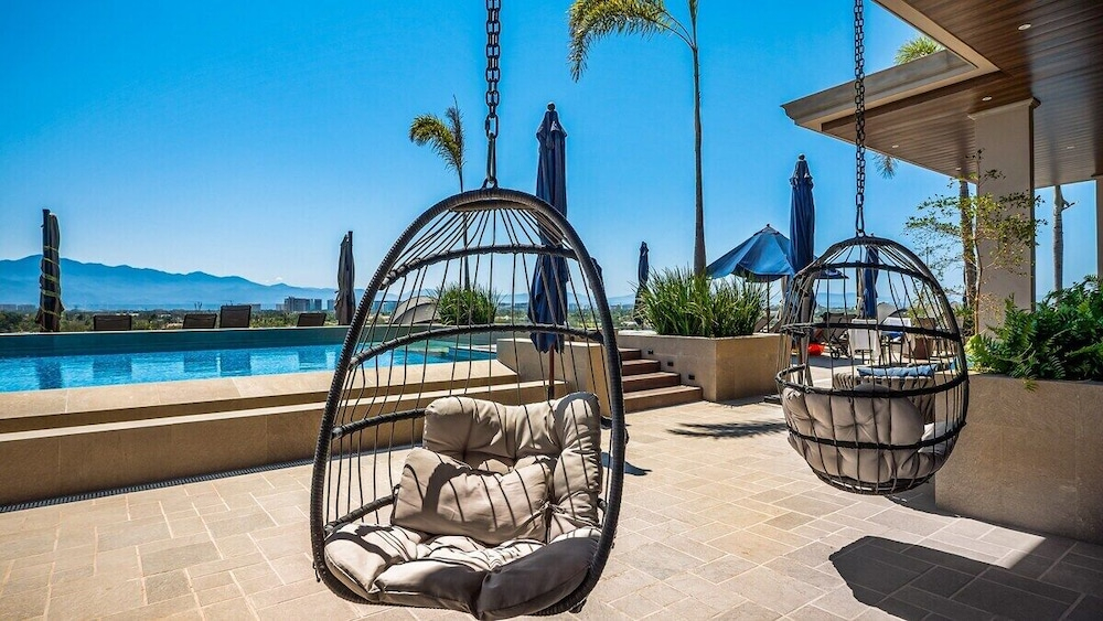 Equipped 3BR House - Pool - Gym - 5 min to Beach