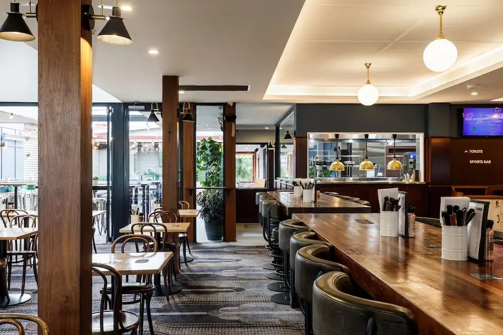 The Lakes Hotel, Rosebery