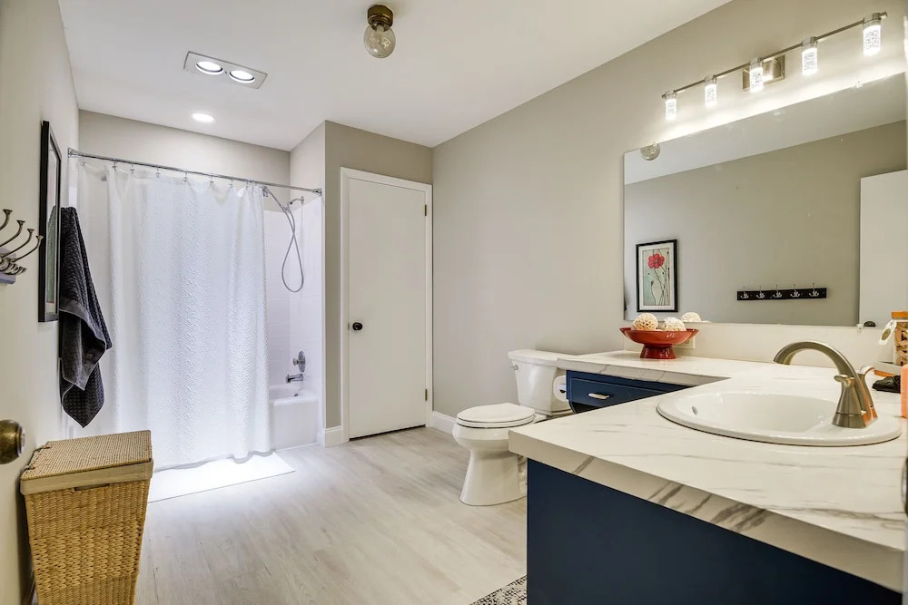 3 Mi to Downtown: Inviting Lancaster Home!