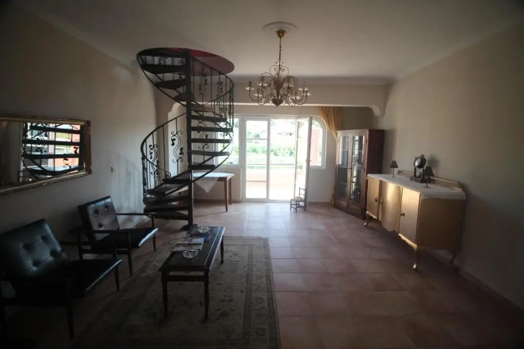 Private Villa AKOBARA, 2km from city center