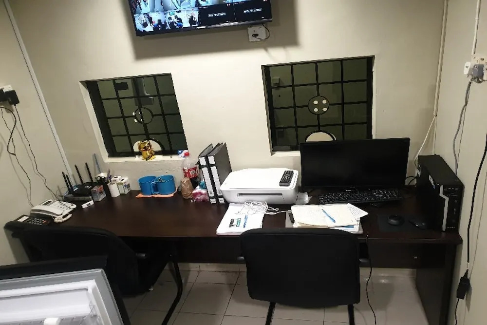 OYO 90338 Prima Saujana Budget Hotel