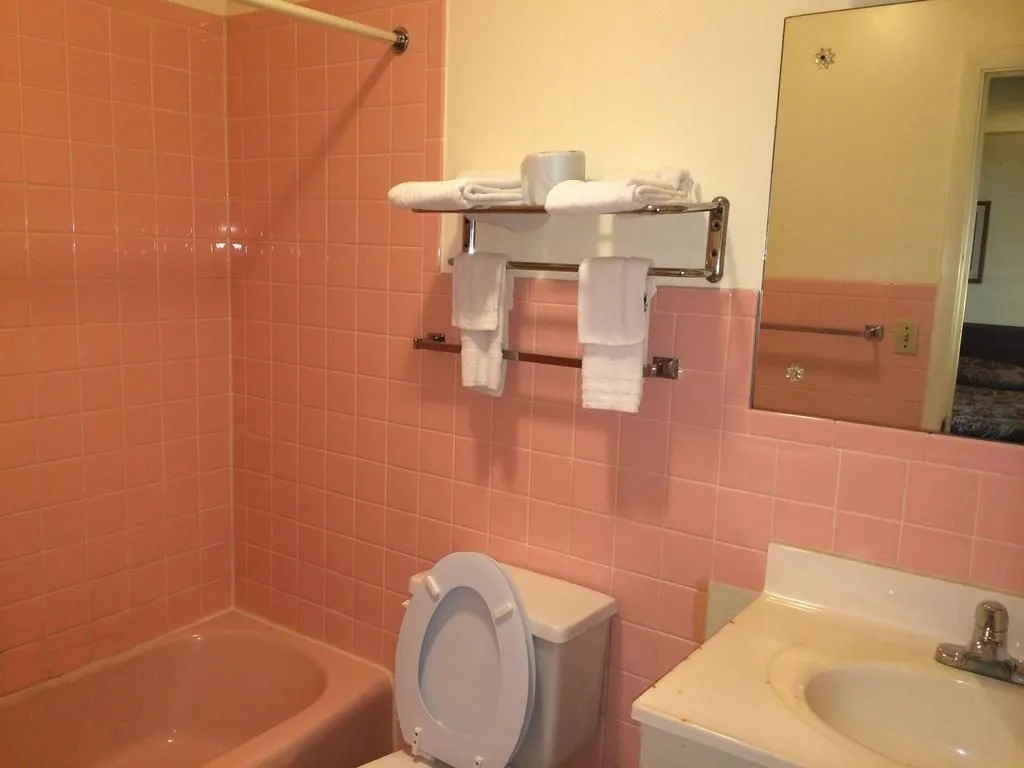Rapids Inn & Suites