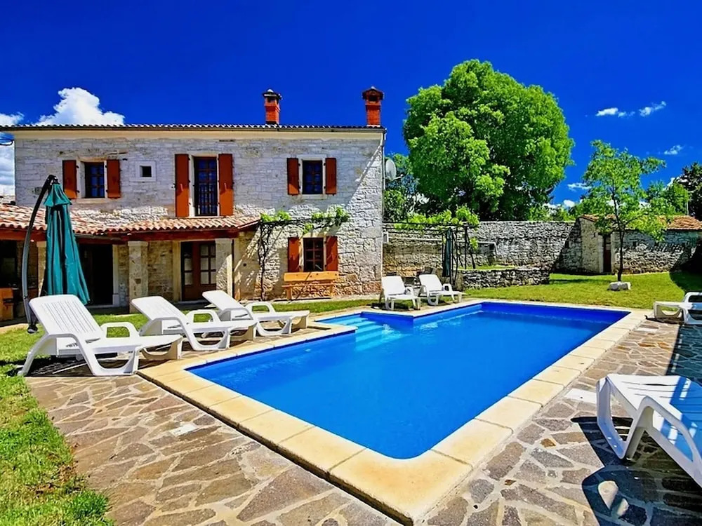 Authentic Villa in Tinjan With Private Pool
