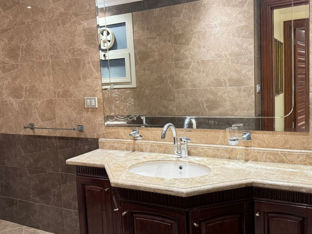 4 Bedrooms Apt. Zamalek-Mynt Hospitality