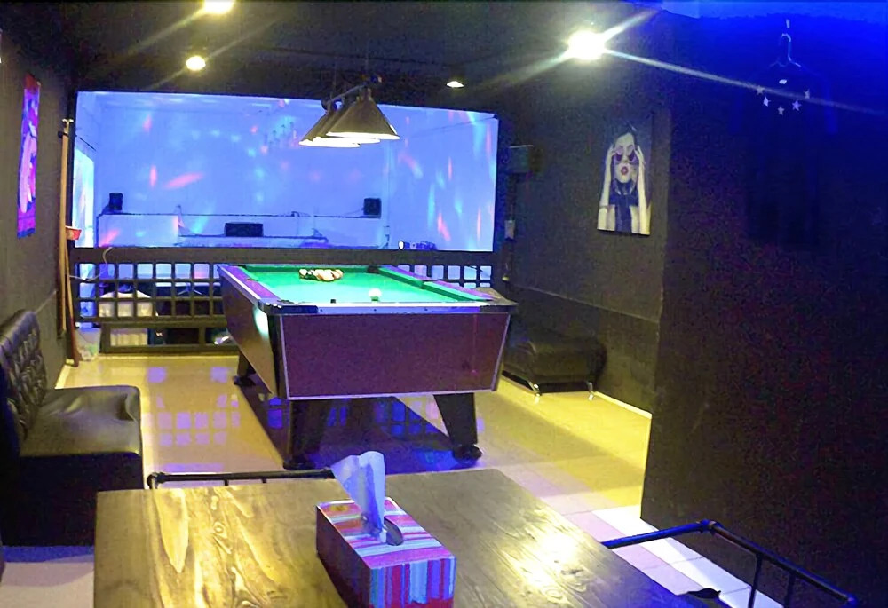 Cafe and Bar Secret Base