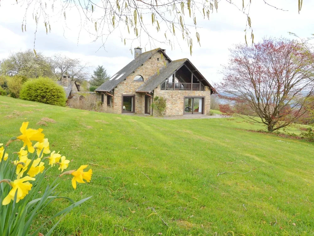 Hillside Retreat with Pond