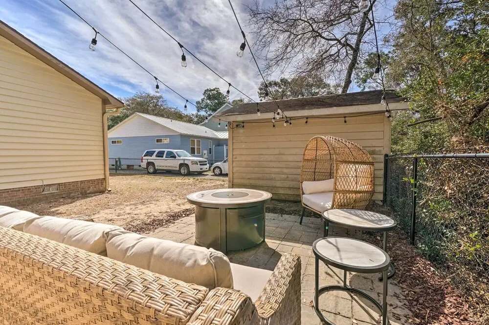 Oak Island Getaway w/ Yard - Walk to Beach!