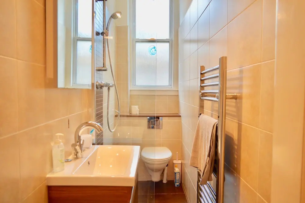 1 Bedroom Flat With Box Room In Edinburgh