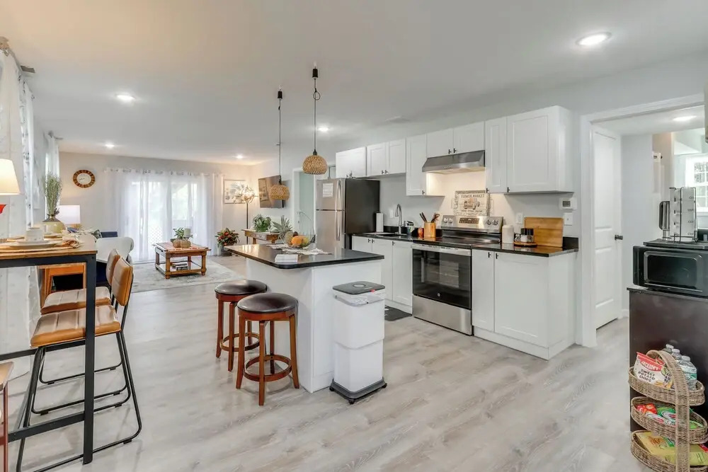 Luxe Living! Apt 1 Mi to West Haven Medical Center