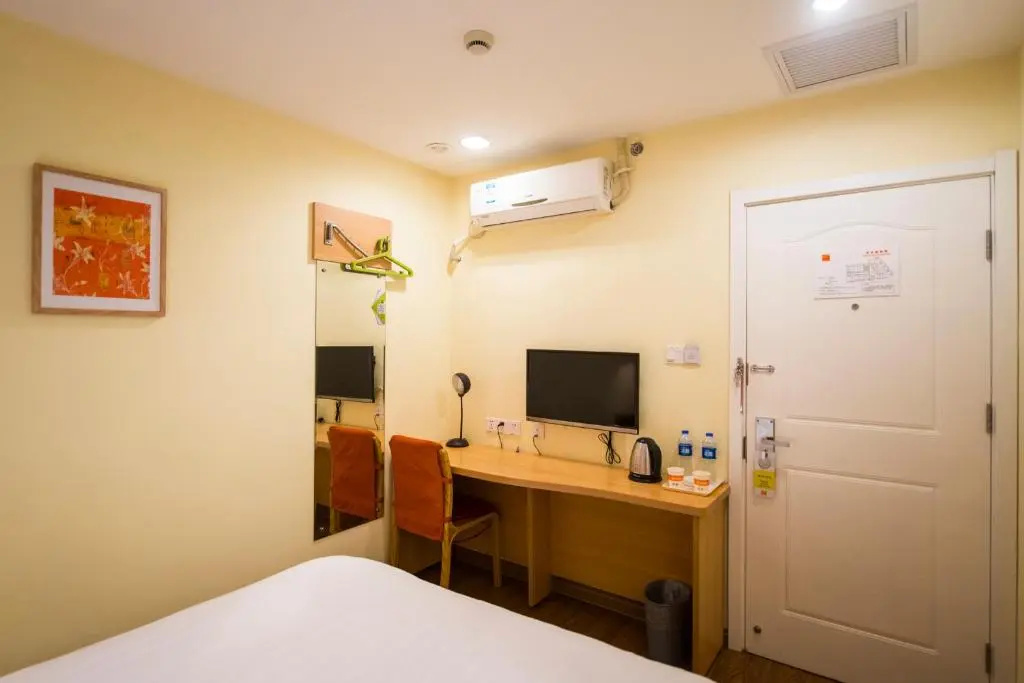 Home Inn Shanghai Jingao Road North Yanggao Road Metro Station