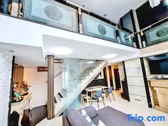 Luxurious 5-Bedroom Condo in Central Bangkok with Rooftop Pool