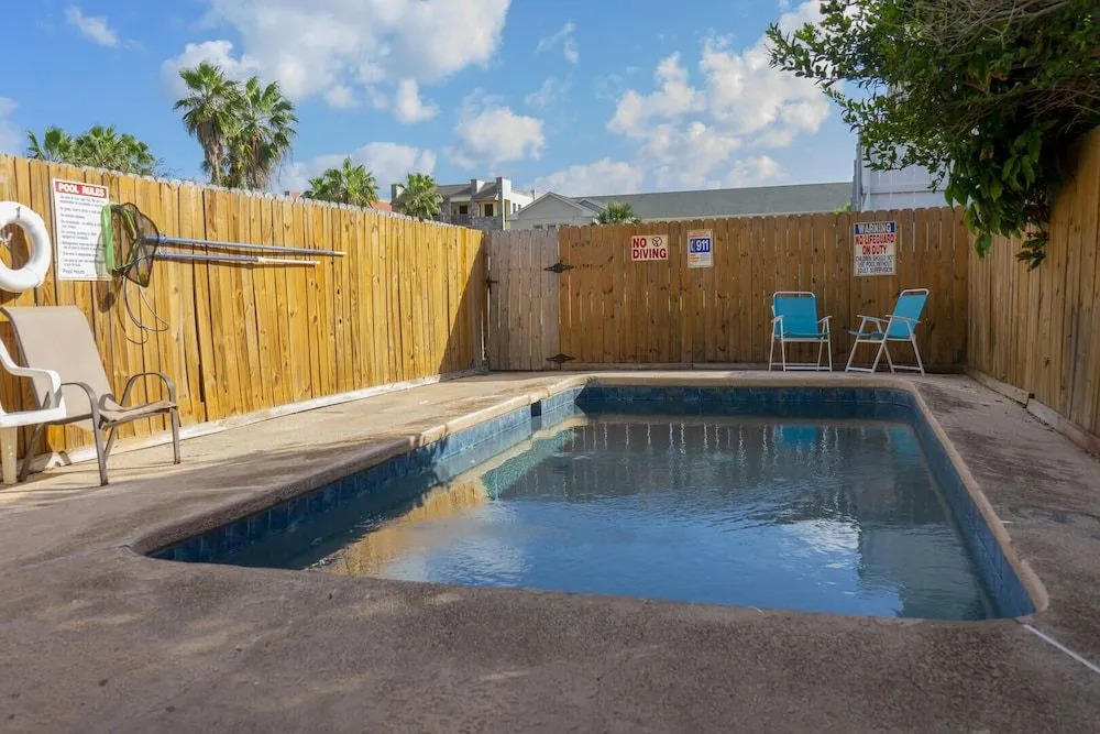 Sparky's Pool House