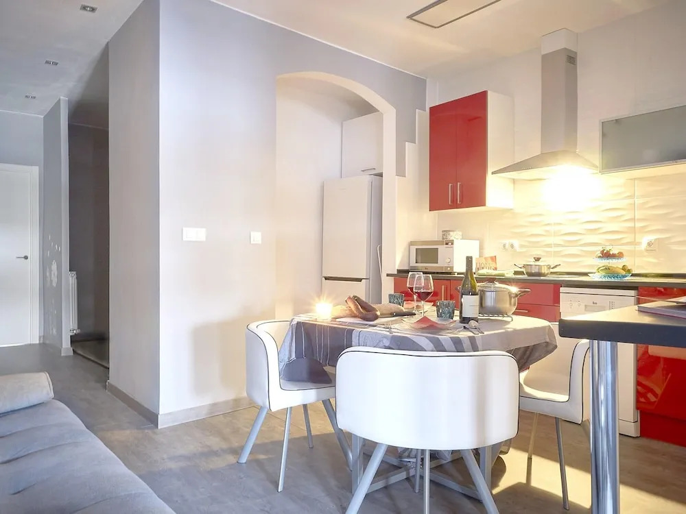 Apartment With one Bedroom in León, With Wonderful City View, Balcony and Wifi - Near the Slopes