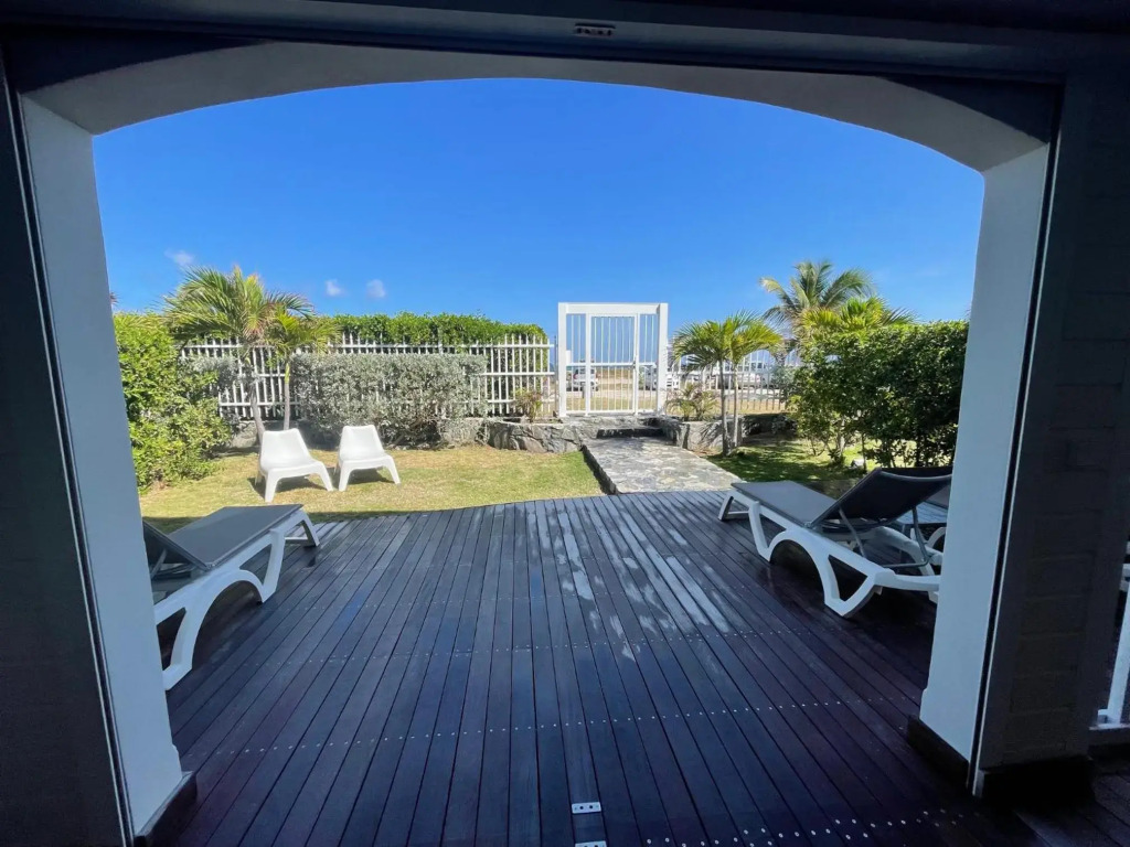 Princess Manon Beachfront Ocean view Orient Bay