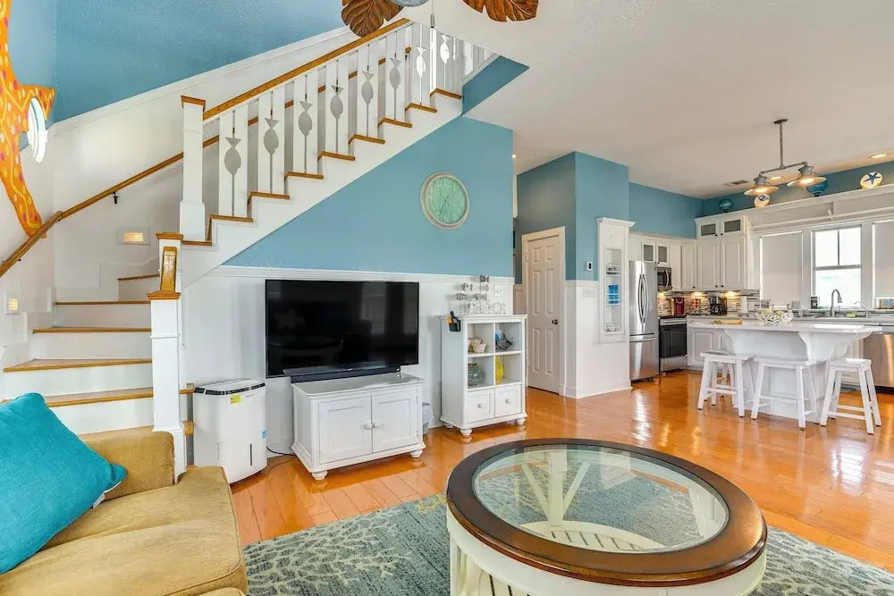 Ocean Views: Pet-friendly Surfside Beach Gem