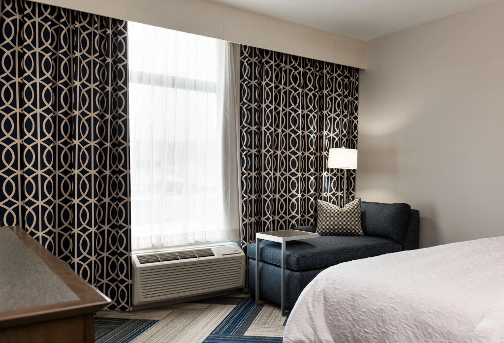 Hampton Inn and Suites La Crosse Downtown