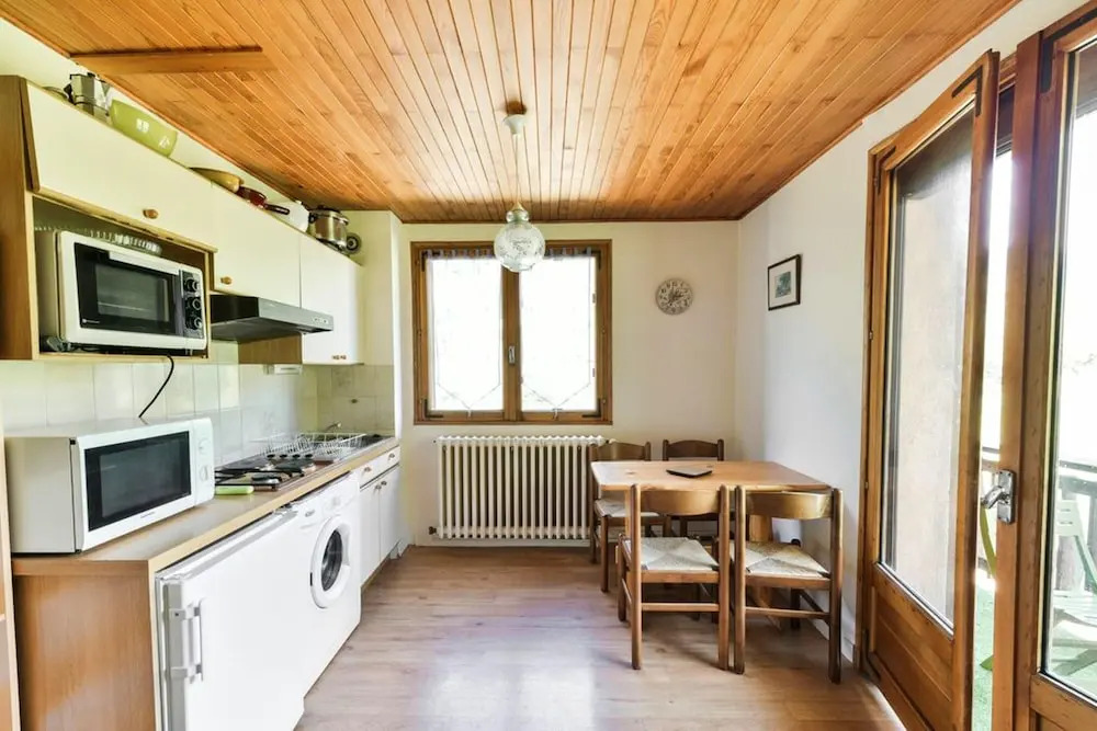 Apartment With one Bedroom in La Perrière, With Wonderful Mountain View, Furnished Garden and Wifi - 5 km From the Slopes