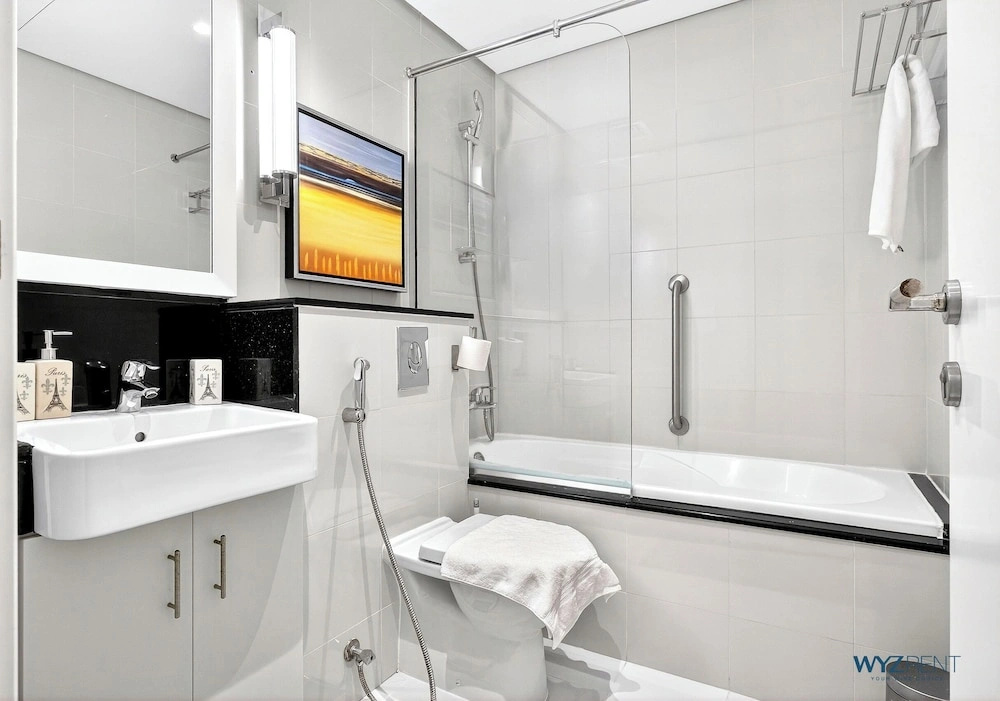 WYZ RENT|Grand 1BR Cour Jardin Near Bay Avenue
