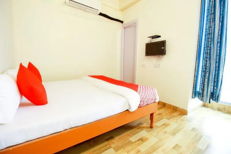 OYO 67068 Sanrac Residency