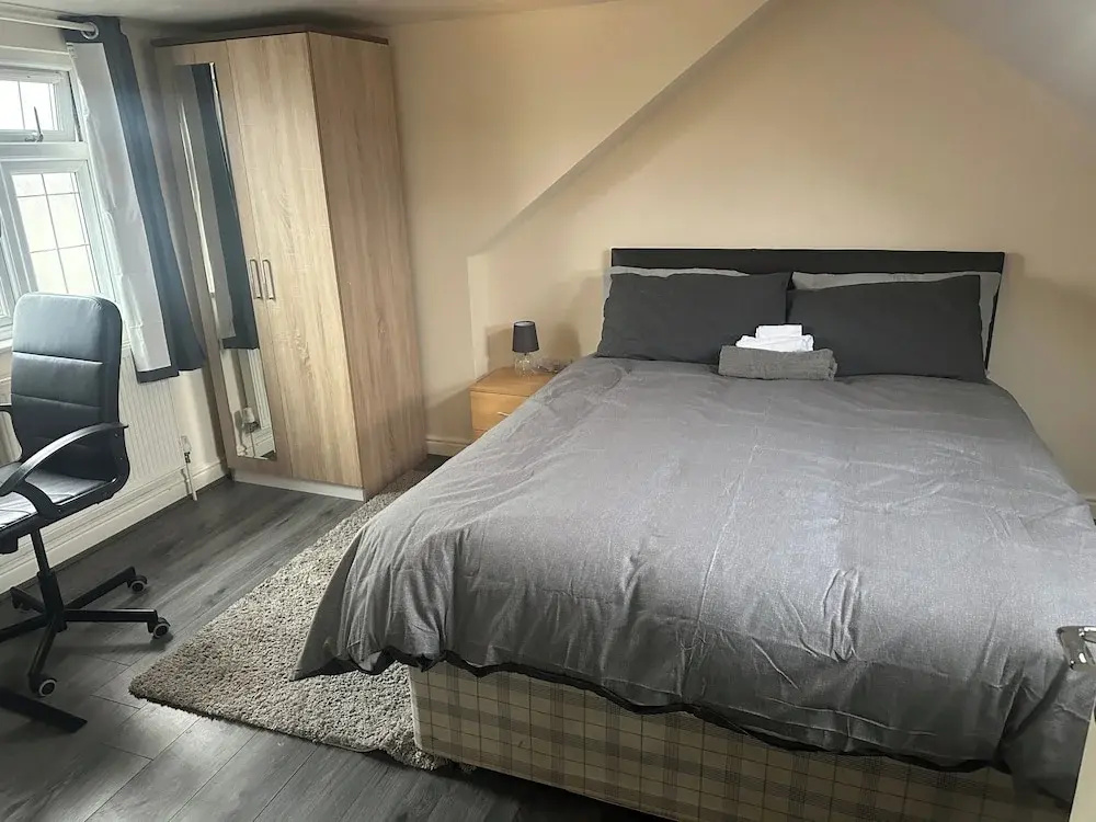 Spacious 4bed Home Near Woking Attractions&nature