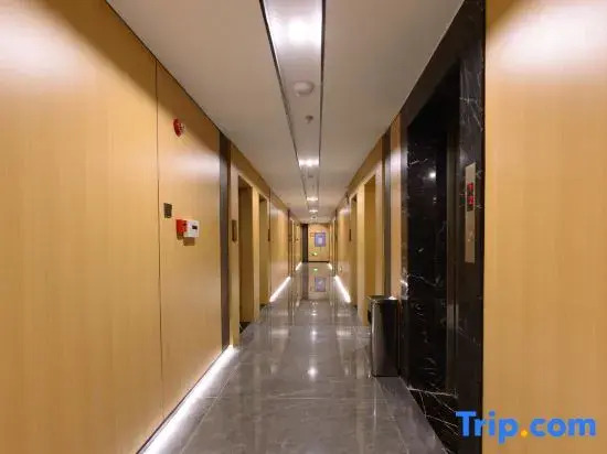 Junyi Business Hotel (Jishou Private Community Building Materials Home Furnishing Exhibition Center)