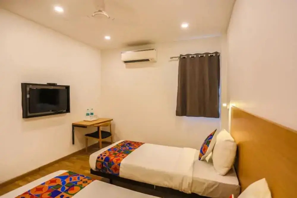 Fabhotel Zenora