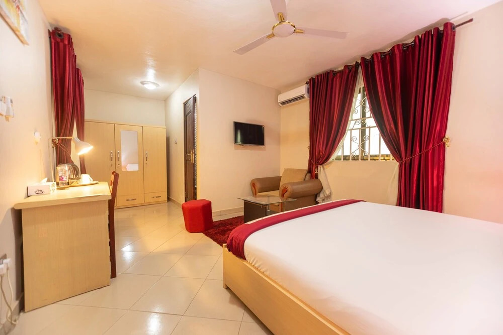 De-Kings Hotel
