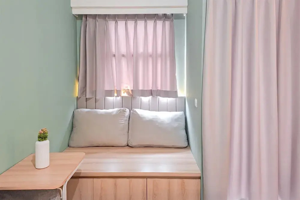Simple Neutral Toned Studio Room At Parkland Avenue Apartment