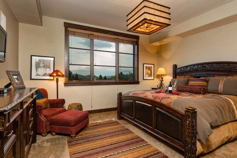 Silver Star #4303- 3 Bed PH