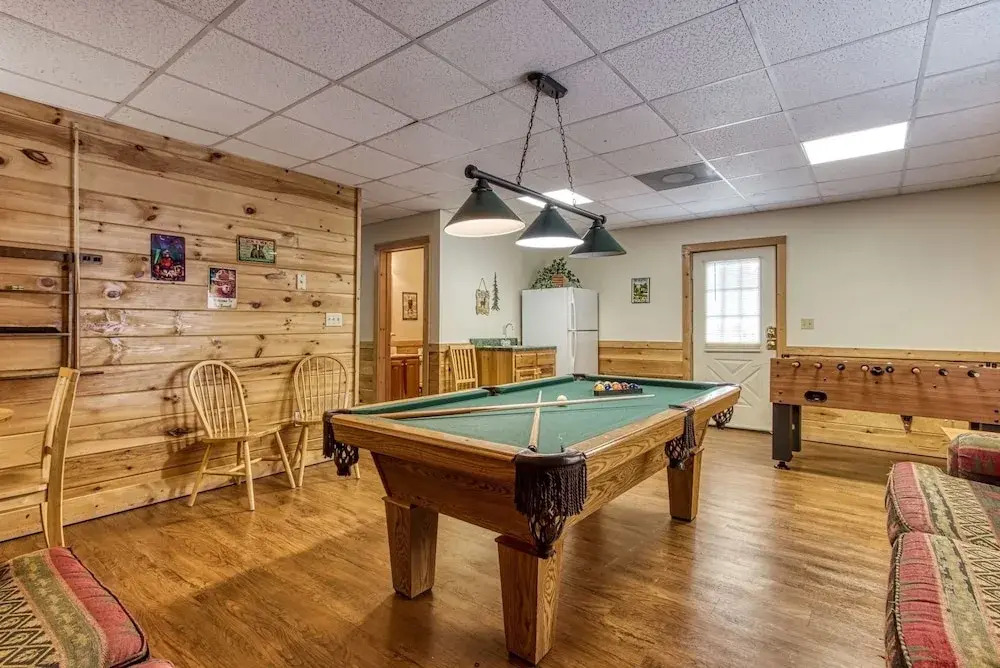 ER6 - On Eagles Wings - Great location, Close to all the action! cabin