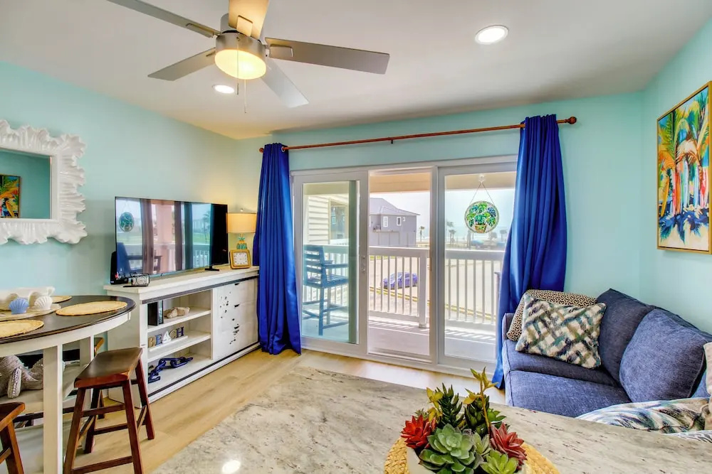 Poolside Fun, Ocean Strolls! Corpus Christi Escape