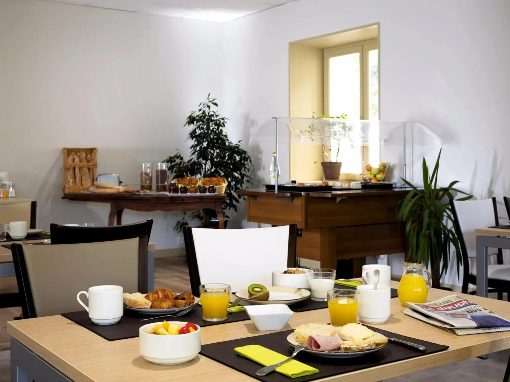 Logis Hôtel Restaurant Les Cèdres