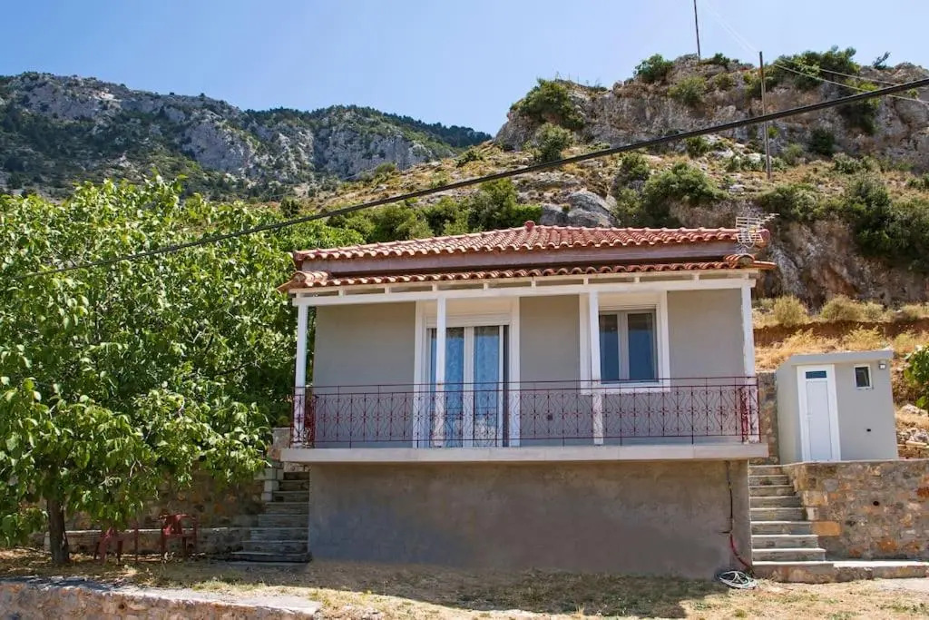 Demi ' s House : Σπίτι στο βουνό με μαγευτική θέα!