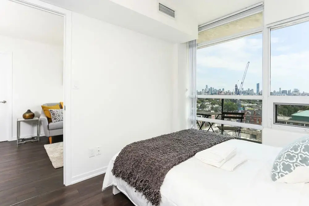 Platinum Suites - Fabulous CN Tower View. 2Bed 2Bath + Free Parking