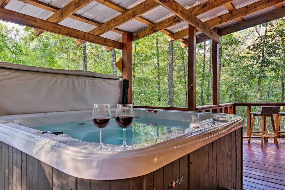 Broken Bow Cabin w/ Hot Tub, Near Hiking + Fishing