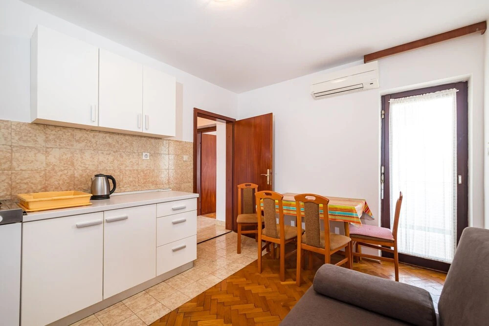 Apartment Ljubica With Nice Garden 1