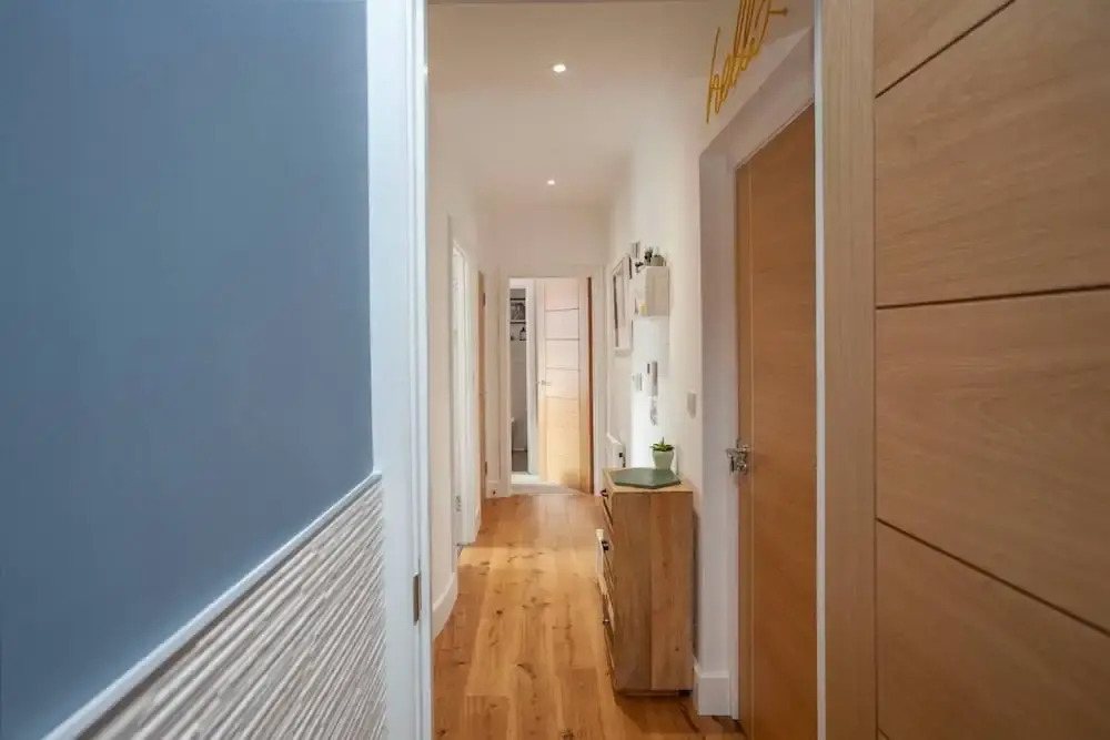 Central Designer 2 Bedroom Apartment in Portland Square