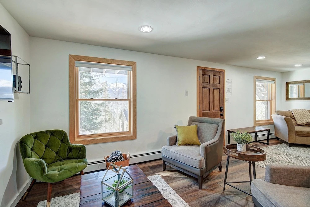 Bearing Tree 5 Br home by RedAwning
